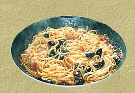 Linguine con Aglio y Olio y Alici y Olive Nere